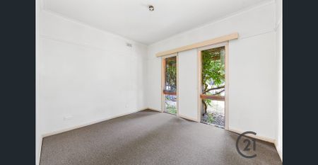 BEAUTIFUL HOME IN THE HEART OF CRANBOURNE! - Photo 2