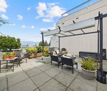 Furnished and Spacious 1 Bedroom 1 Bath w/ Amazing Patio(Kitsilano) - Photo 1