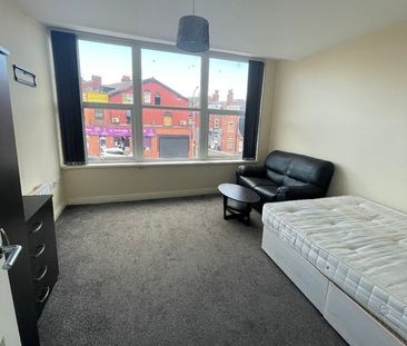 1 Bed Flat, Roundhay Road, LS8 - Photo 3