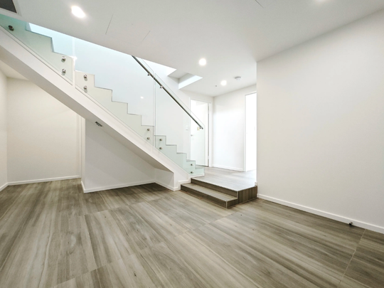 Luxury 3-Bedroom Apartment with Stunning Views in the Heart of Hurstville - Photo 1