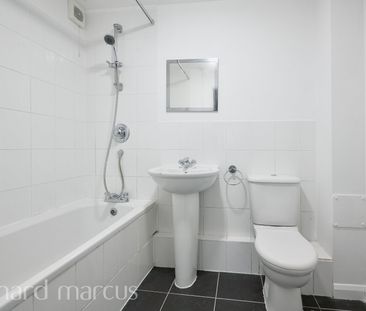 Redford Close, Feltham - Photo 3