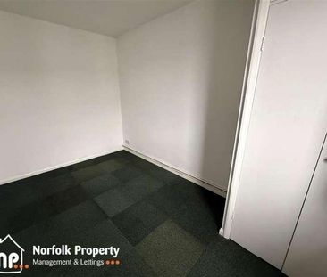 Cromer Road, NR6 - Photo 3