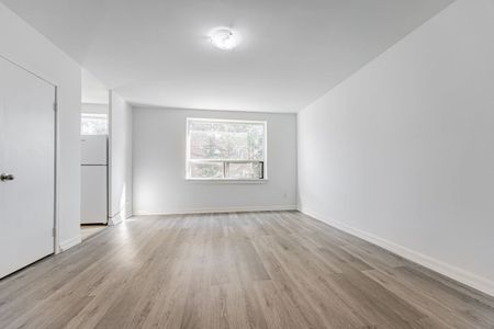 For Lease - 4 Hill Heights Road Unit# 304, Toronto, Ontario - Photo 2