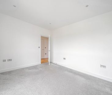 Enmore Road, London, SE25 - Photo 3