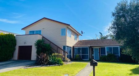 Five Bedroom House - Photo 3