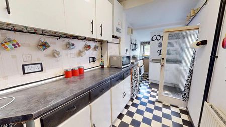 1 bedroom in a house share to rent - Photo 4