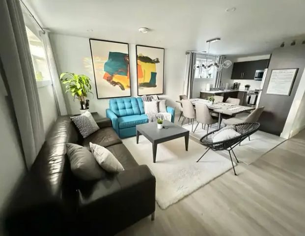 FULLY FURNISHED All Inclusive: WIFI and Utilities (Heat, Water, Electricity, Waste disposal) | 9634 109 Avenue, Edmonton - Photo 1