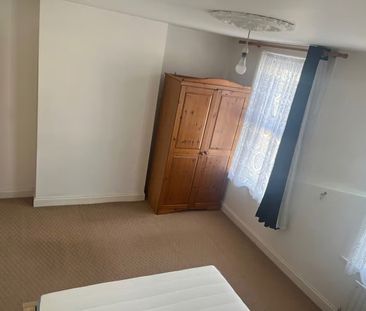 Room in a Shared House, Priory Road, CR0 - Photo 2