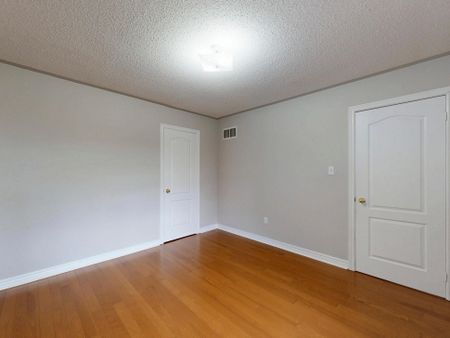 For Lease - 28 Laurentide Crescent, Brampton, Ontario - Photo 3