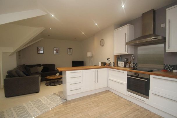 2 bedroom flat to rent - Photo 1