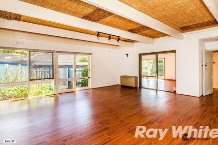 16 Creek Road, MITCHAM - Photo 4