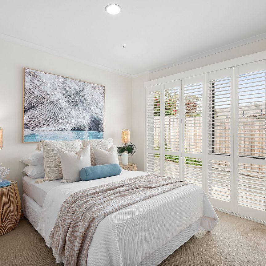 Stylish Coastal Living – Walk to Bird Rock Beach (6 month lease only) - Photo 1
