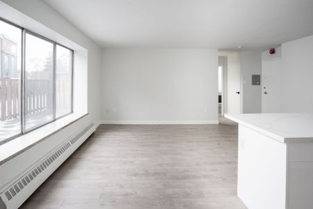 For Lease - 371 Lakeshore Road Unit# 105, Mississauga, Ontario - Photo 5