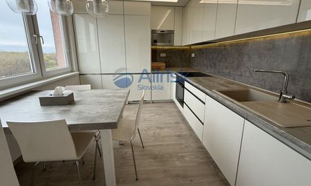 Krásny čiastočne zariadený 3-izbový byt s balkónom na prenájom - Fotografia 5