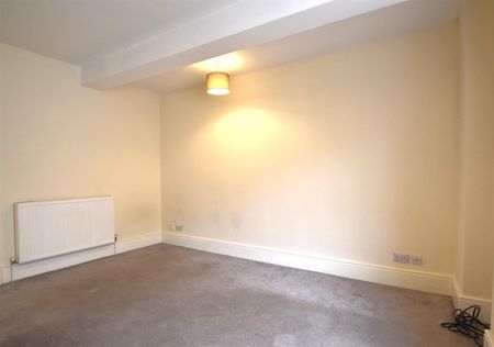 2 Bed Flat - Conversion - Photo 5