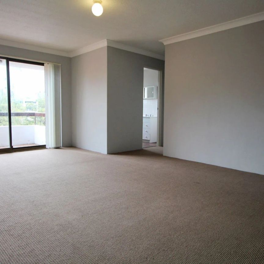 TWO BEDROOM APARTMENT IN GREAT LOCATION! - Photo 1