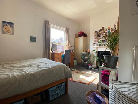 5 bedroom semi-detached house to rent - Photo 3