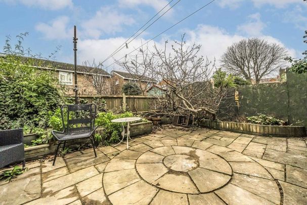 3 bedroom terraced house to rent - Photo 1