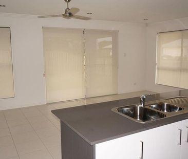 MODERN DUPLEX IN QUIET STREET - Photo 5