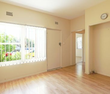 Villa-Style Apartment close to Station - Photo 2
