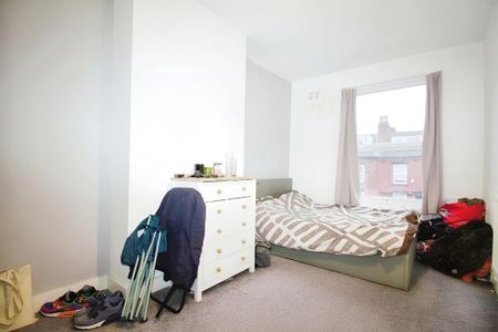 4 bedroom terraced house to rent - Photo 4