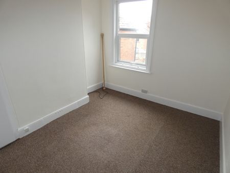 3 bed House - To Let - Photo 2
