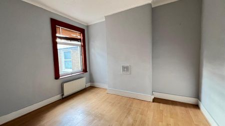 2 bedroom maisonette to rent - Photo 4