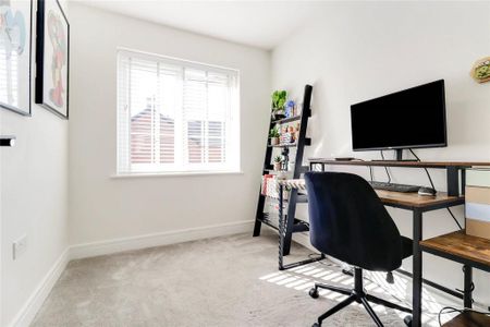 3 bedroom detached house to rent - Photo 3