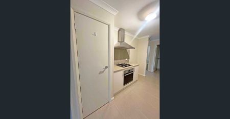 COMPACT, COSY, CONTEMPORARY & VERY PRIVATE - Photo 5