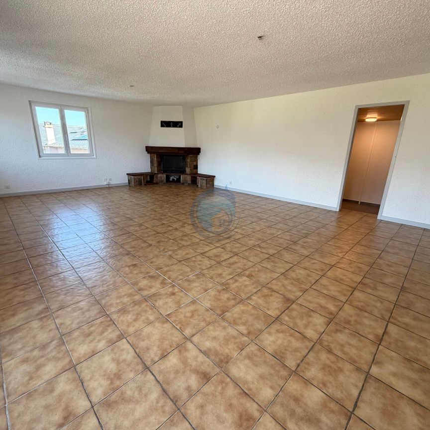 BEAUTIFUL 4.5-ROOM APARTMENT WITH CHIMNEY AND SPACIOUS TERRACE - Photo 1