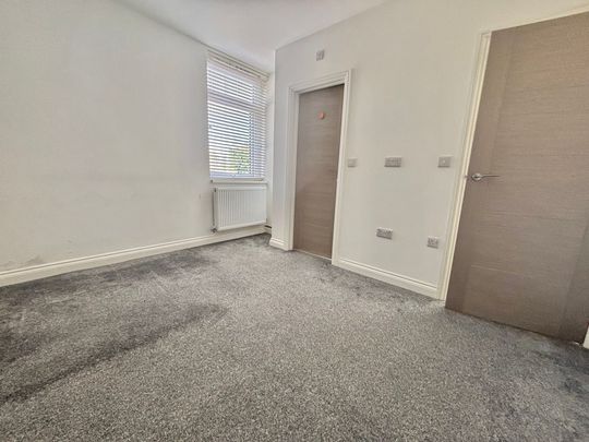 Attleborough Road, Nuneaton, CV11 - Photo 1