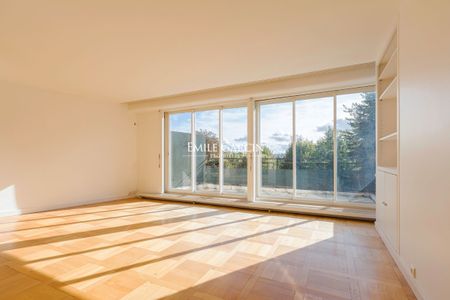 VILLA MONTMORENCY -APPARTEMENT 105M²- TERRASSE - 2 CHAMBRES - Photo 3