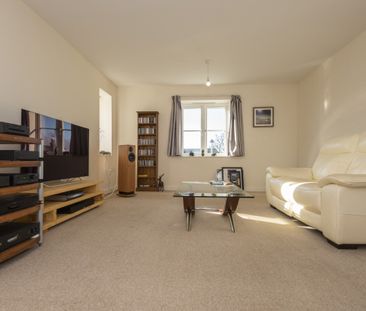 Purpose Built 1 Bedroom Top Floor Flat to Rent in Worthing - Photo 4