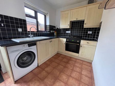 2 bedroom semi-detached house to rent - Photo 4