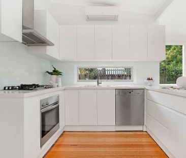 Character and Water Views on Drummoyne's East Side - Photo 3