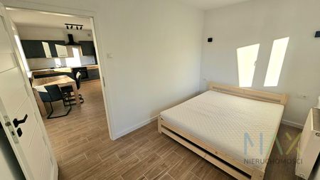 Swieżo wyremontowane 2 pokoje z dużym balkonem - Zdjęcie 5