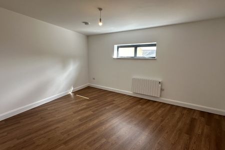 London Road North - Photo 2