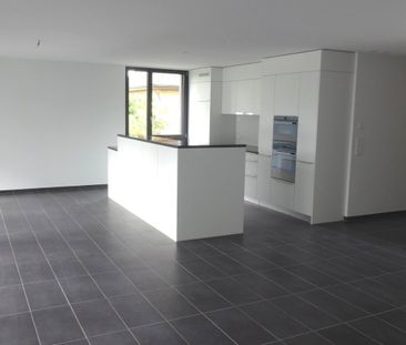 Moderne 4.5-Zimmerwohnung mit grosszügigem Grundriss - Photo 2
