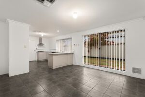 Spacious 4-Bedroom, 2-Bathroom Family Home in Secret Harbour - Photo 4