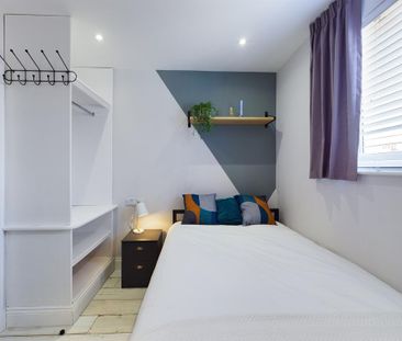 1 bedroom in a house share to rent - Photo 2