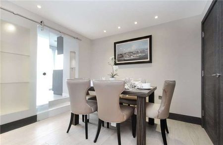 A stylish, newly refurbished 8th-floor flat in a gated modern development. - Photo 3