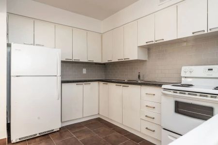 263-265 Dixon Rd — 2 Bedroom - unit 609 - Photo 2