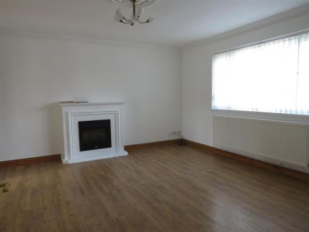 5 bedroom detached bungalow to rent - Photo 2