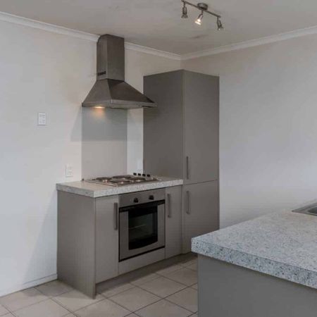 3 Bedroom Apartment in Hillcrest - Photo 3