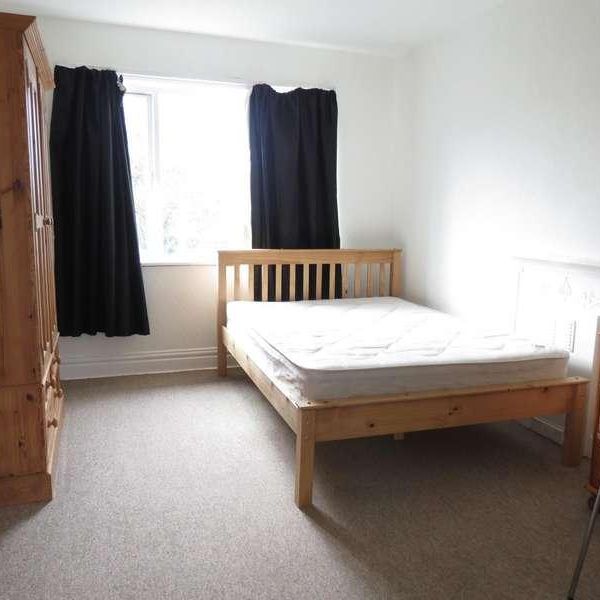 Bedroom Detached House In Winton, BH9 - Photo 1