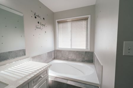 For Lease - 10 Virtues Avenue Unit# Upper, Brampton, Ontario - Photo 2