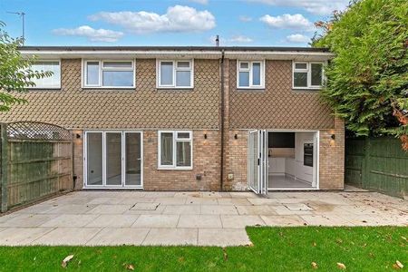 Wych Elms, Park Street, AL2 - Photo 2