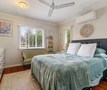 Spacious Family Home with Pool & Entertaining Balcony in Everton Park - Photo 4
