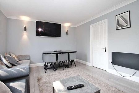 Knaphill, Woking, GU21 - Photo 2