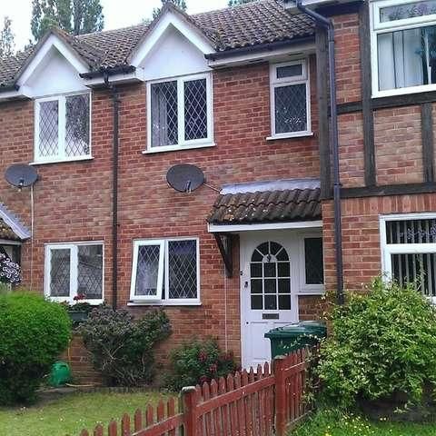 The Heathers, Staines-upon-thames, TW19 - Photo 1